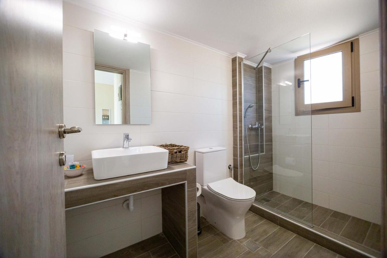 Varkes Suites 2 Nea Moudania Buitenkant foto