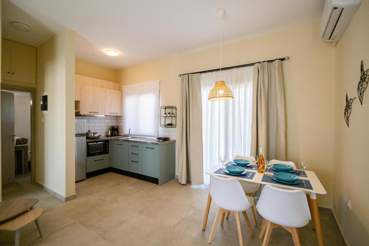 Varkes Suites 2 Nea Moudania Buitenkant foto