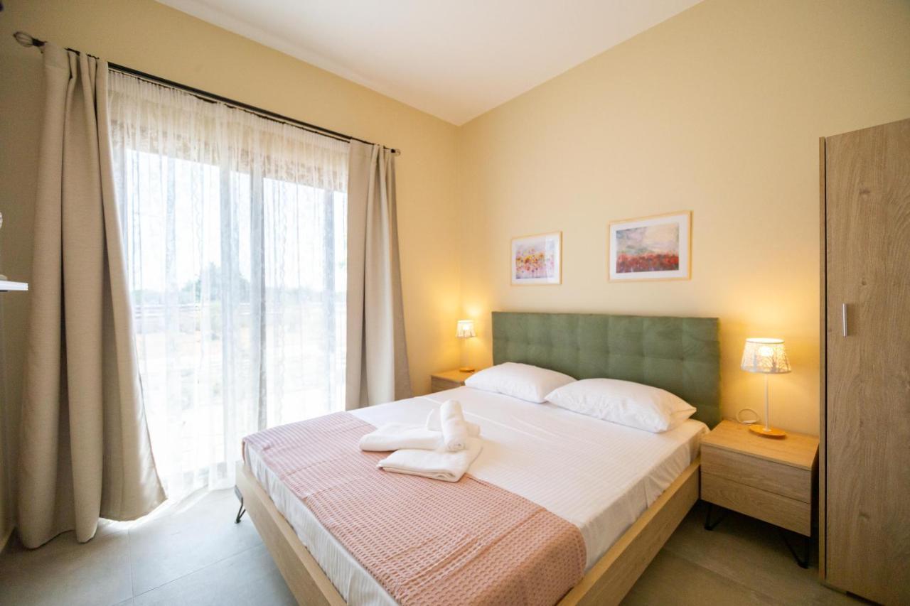 Varkes Suites 2 Nea Moudania Buitenkant foto
