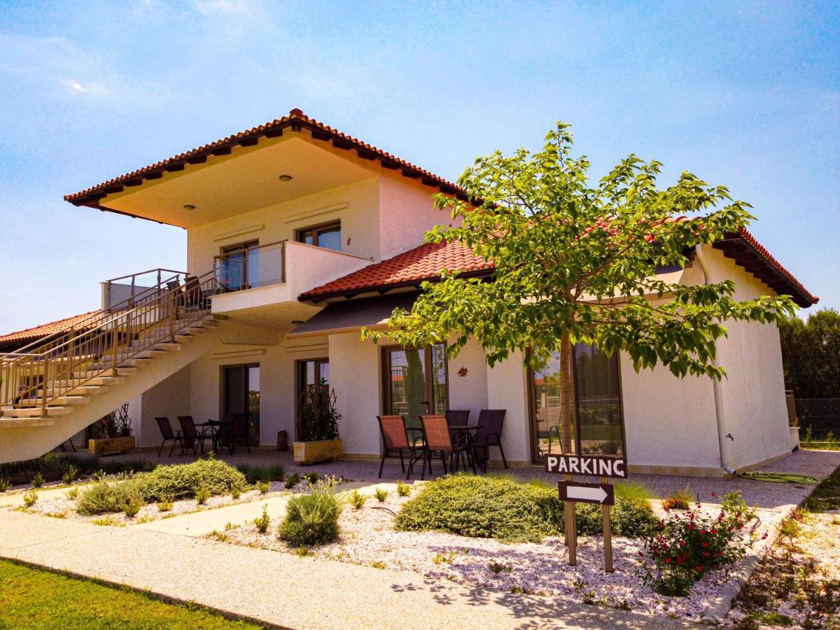 Varkes Suites 2 Nea Moudania Buitenkant foto